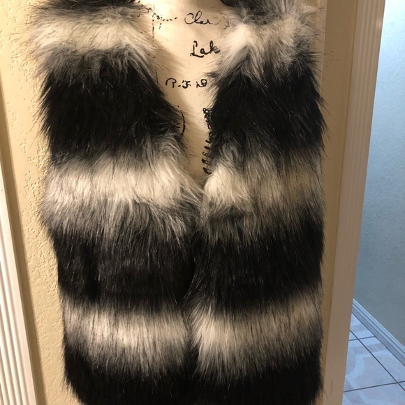Jackets & Blazers - ⭐️⭐️Cute Vest ❤️⭐️